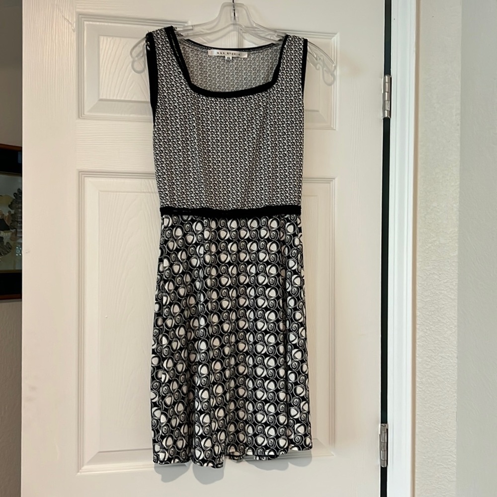 Max Studio Black and White Sleeveless Print Dress. Size XS